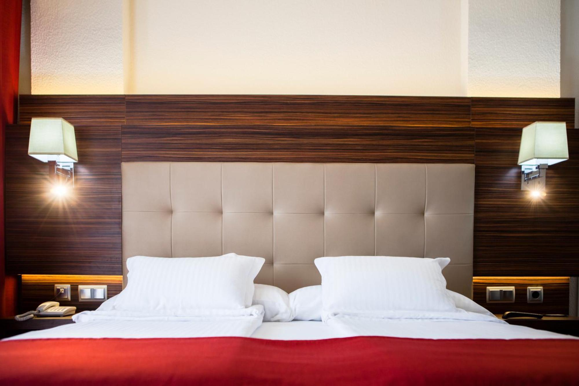 Europe Playa Marina - Adults Only Hotel Illetas Exterior photo